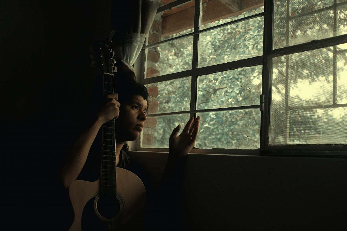 musical instrument man holds guitar pueblo nuevo solistahuacán